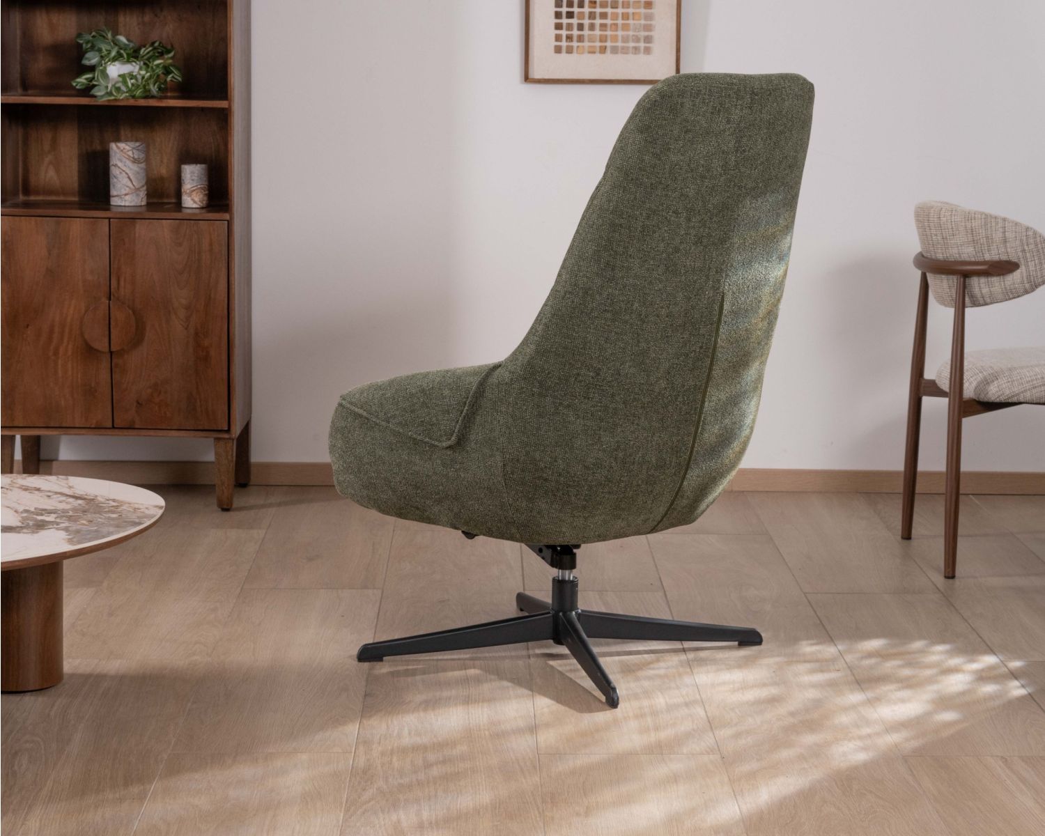Fauteuil pivotant en tissu bouclette vert kaki “Mado" esprit nature et confort généreux
