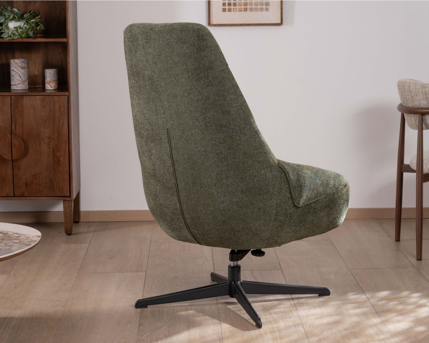 Fauteuil pivotant en tissu bouclette vert kaki “Mado" esprit nature et confort généreux