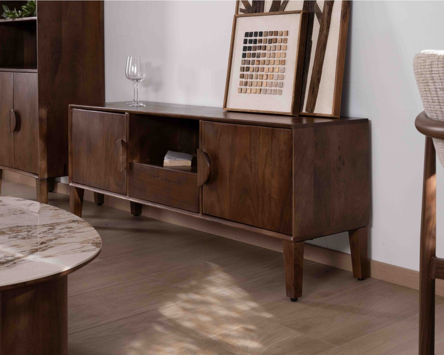 Meuble TV néo-rétro en manguier massif foncé 150 cm "Kaldo"