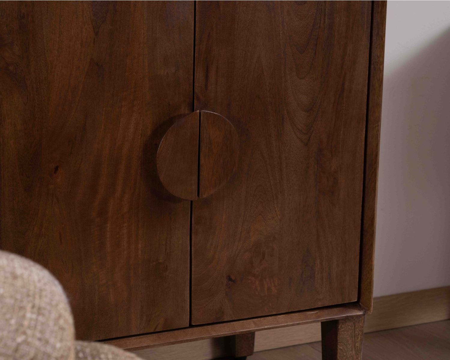 Colonne de rangement rétro en manguier massif foncé 60 cm "Kaldo" Esprit mid-century