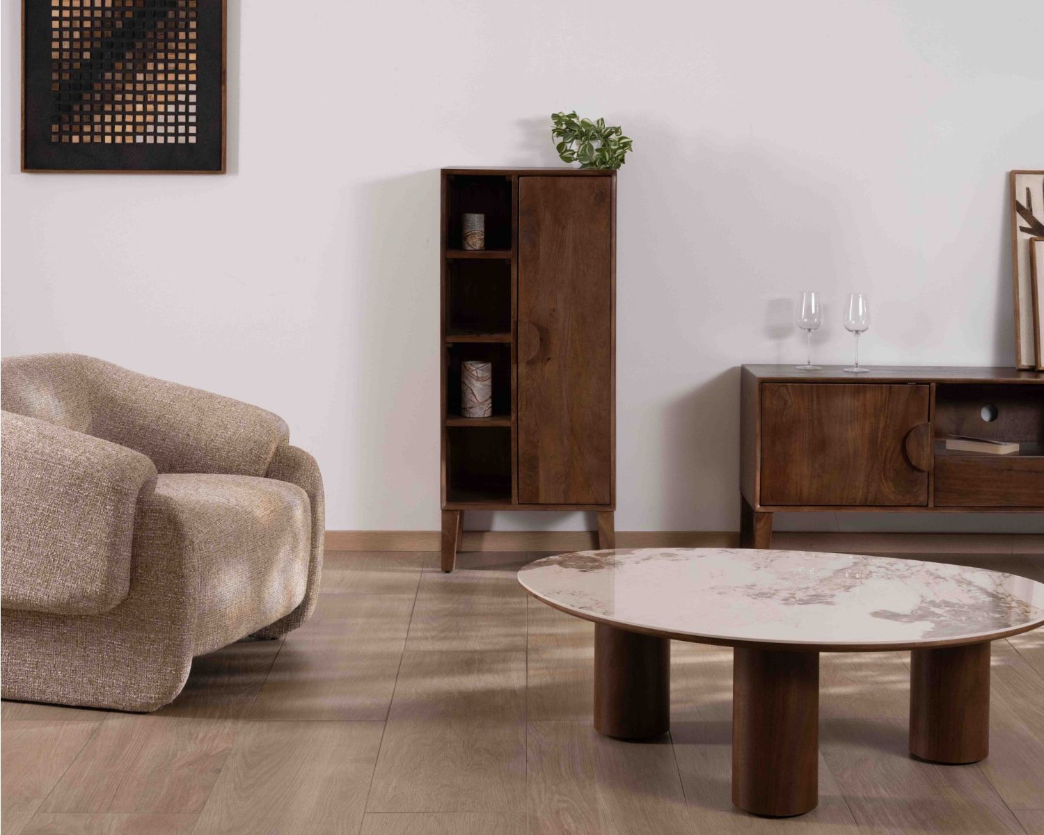 Meuble de rangement bas en manguier massif foncé "Kaldo" Style rétro scandinave