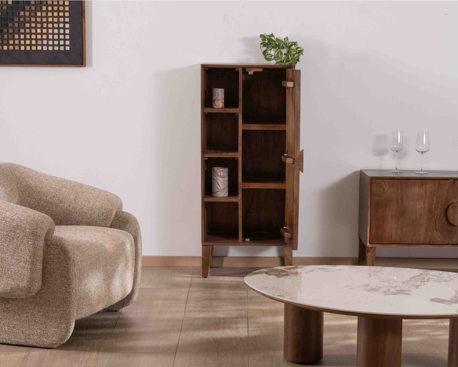 Meuble de rangement bas en manguier massif foncé "Kaldo" Style rétro scandinave