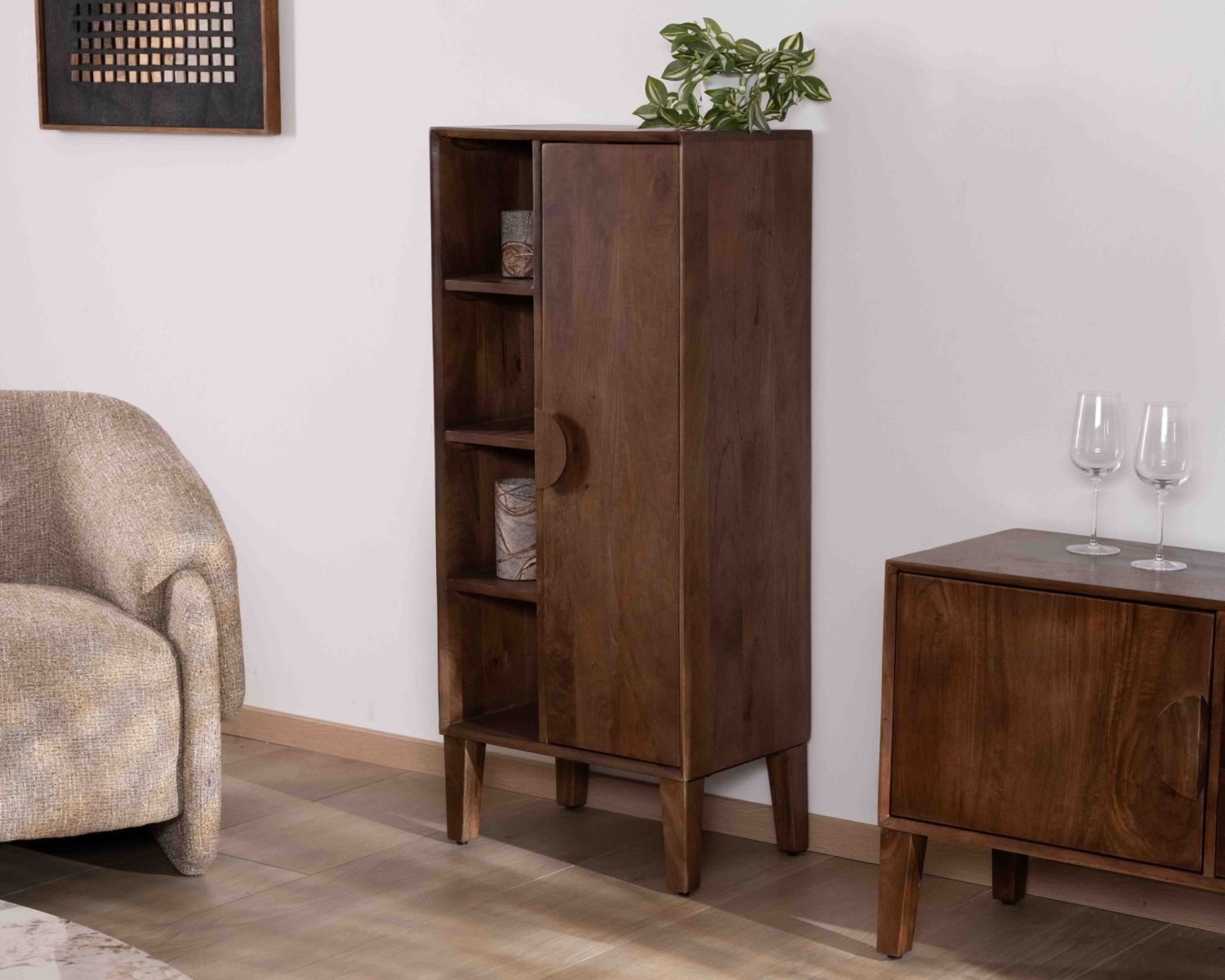 Meuble de rangement bas en manguier massif foncé "Kaldo" Style rétro scandinave