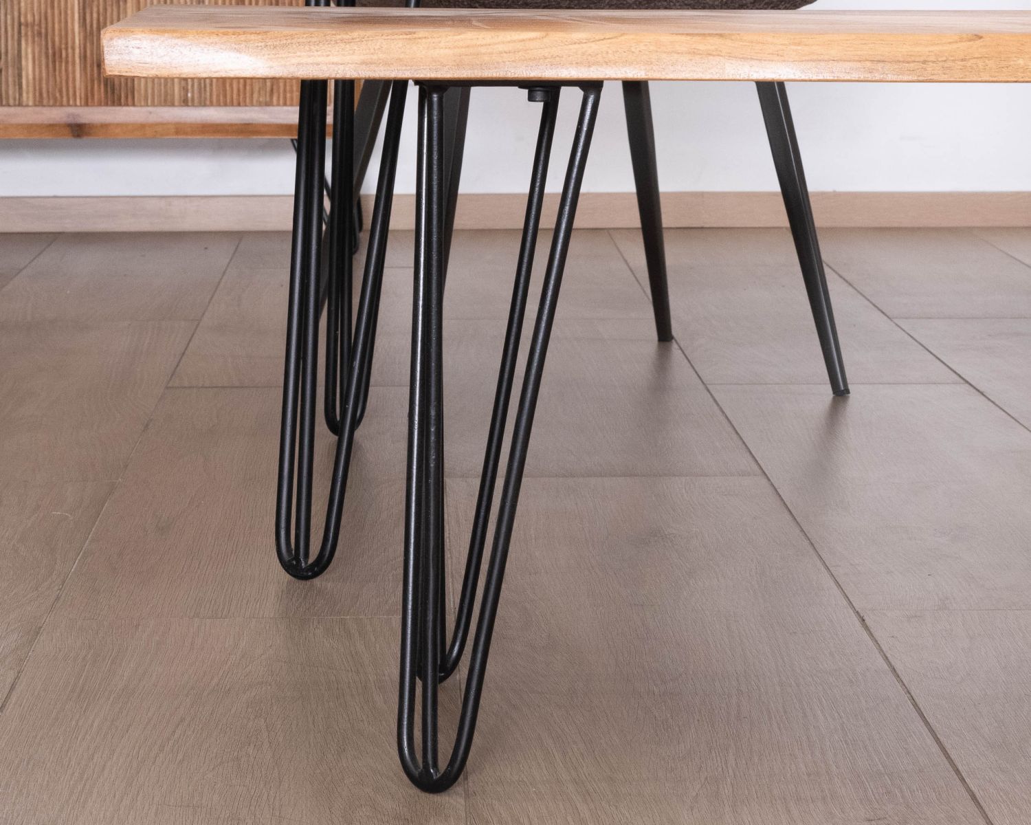 Banc design épuré 160 cm en acacia et pieds métal "Wendy"