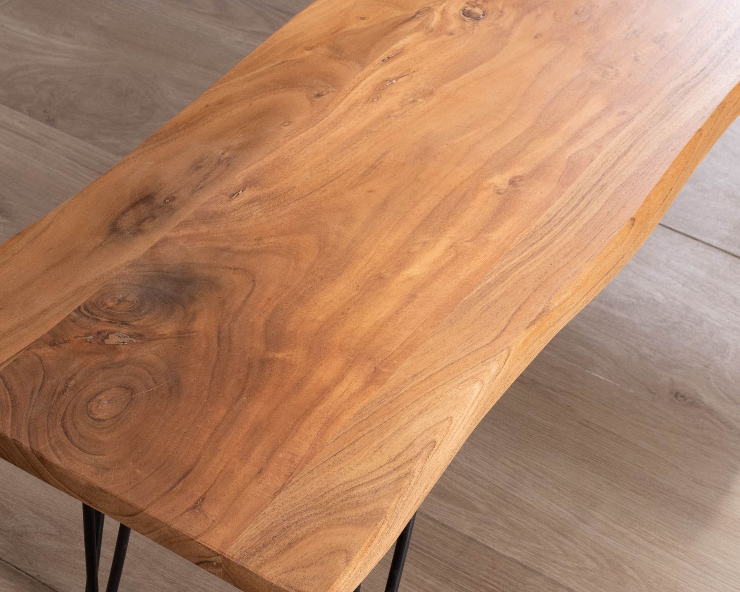 Banc design épuré 160 cm en acacia et pieds métal "Wendy"