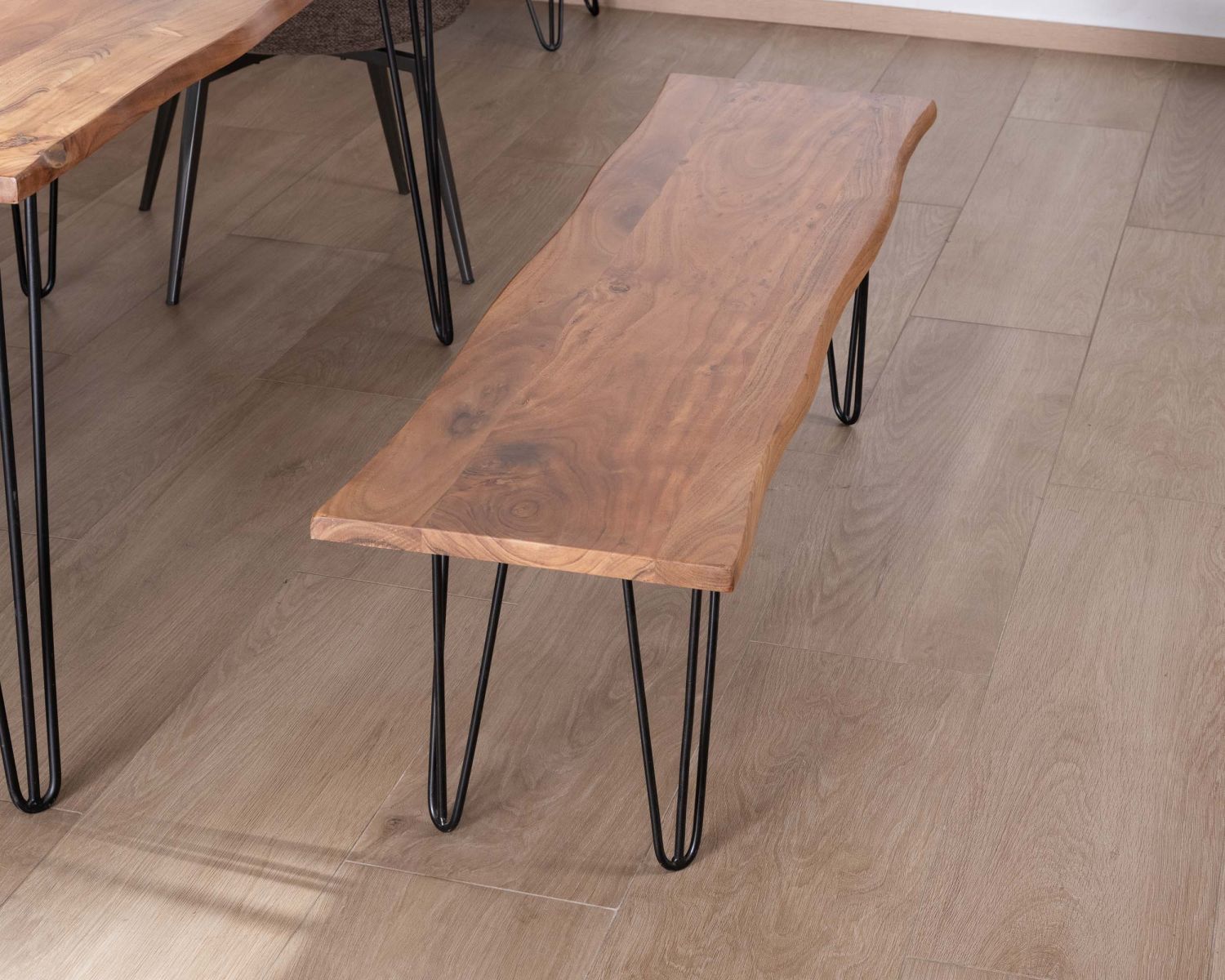 Banc design épuré 160 cm en acacia et pieds métal "Wendy"