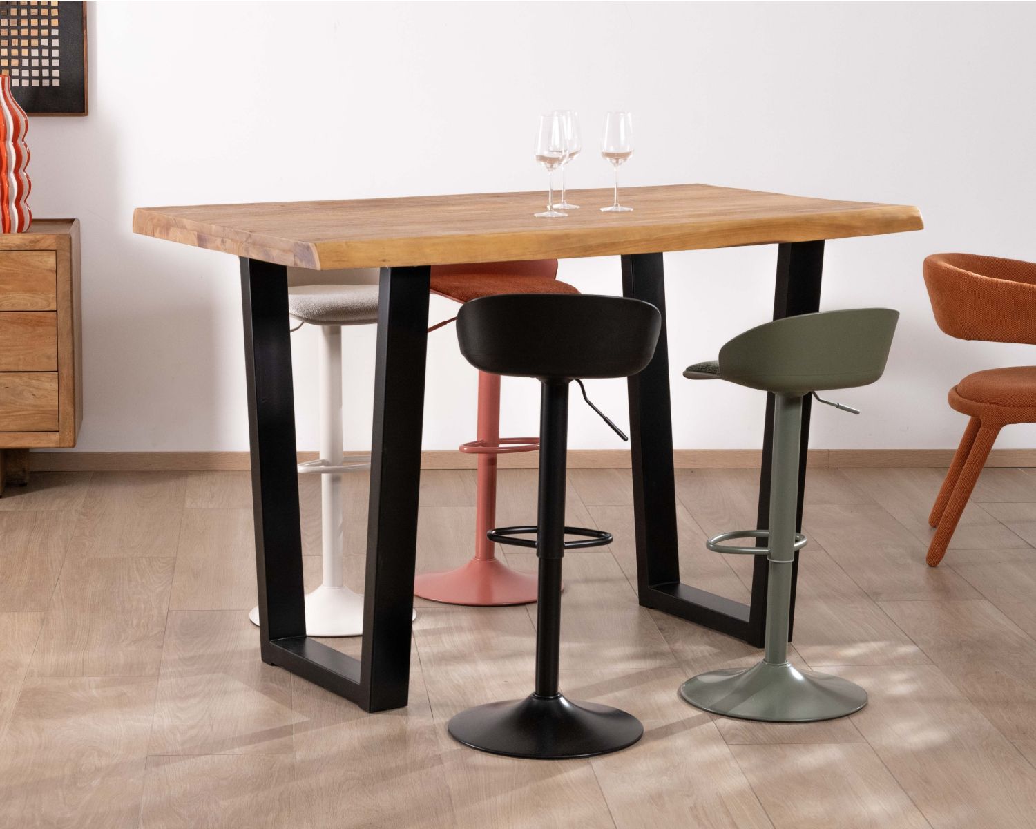 Table haute style atelier en teck recyclé massif “Lasia” avec piètement métal noir en U