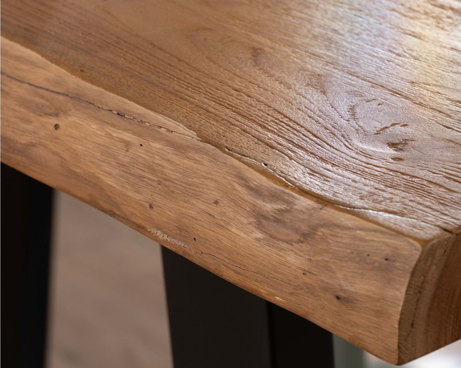 Table haute style atelier en teck recyclé massif “Lasia” avec piètement métal noir en U