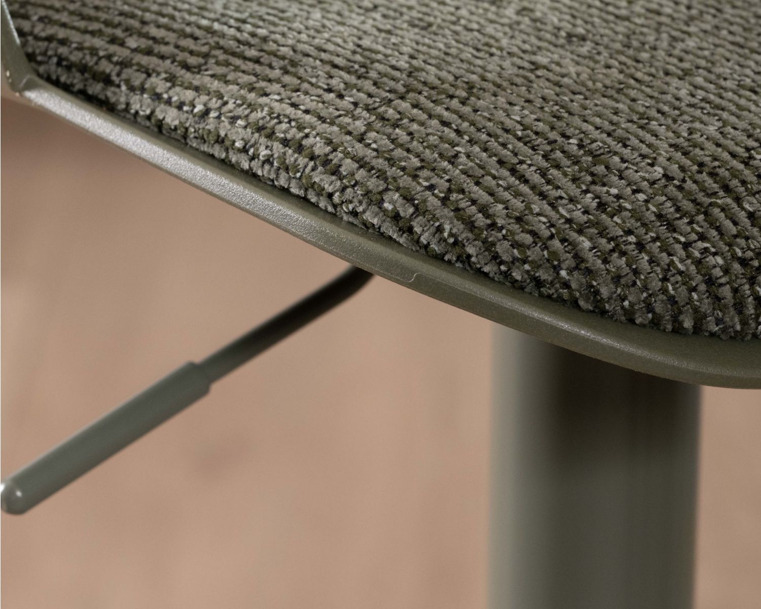 Tabouret de bar réglable en hauteur coloris vert sauge “Oja” design épuré et contemporain