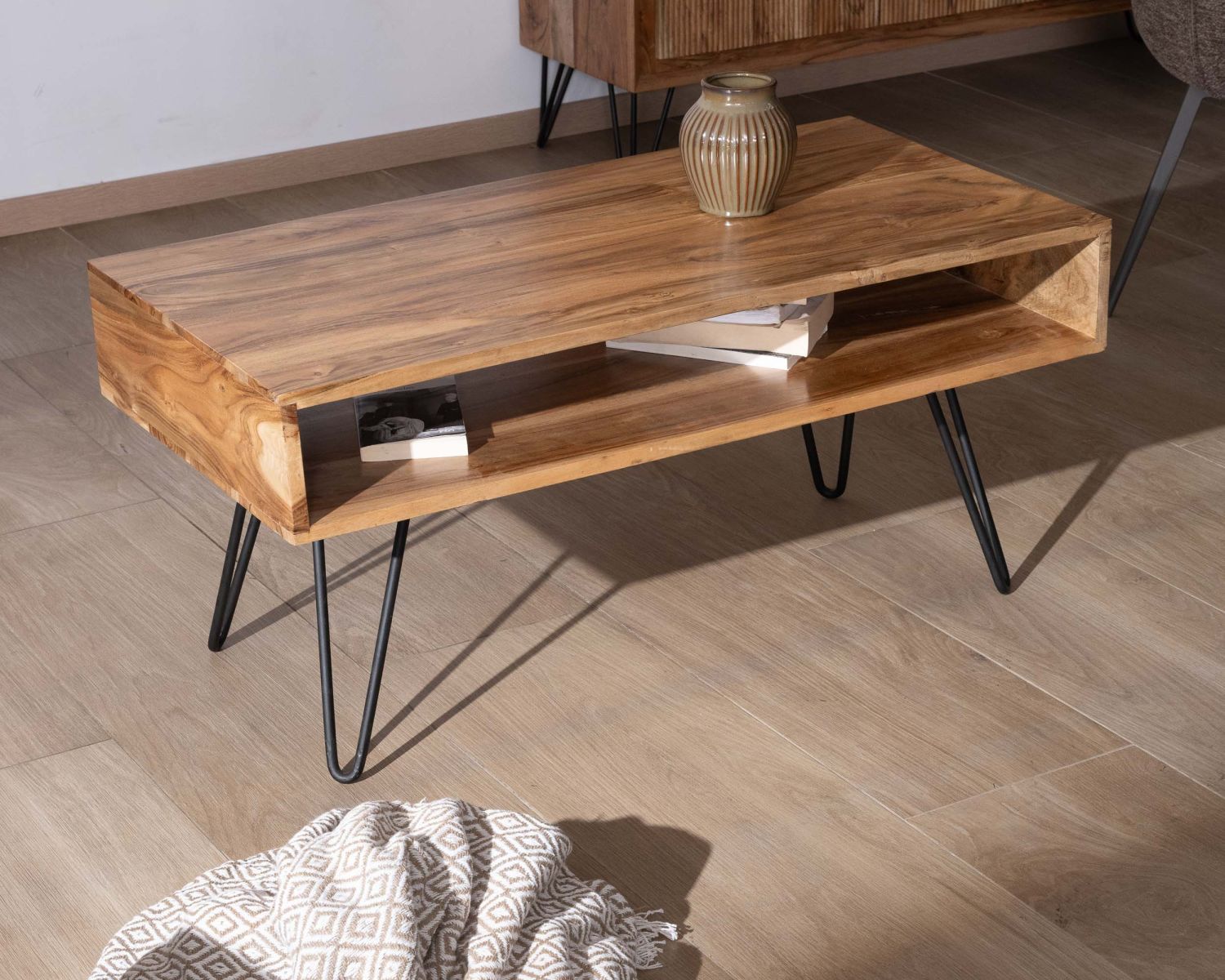 Table de salon épurée plateau acacia et niche centrale "Wendy"