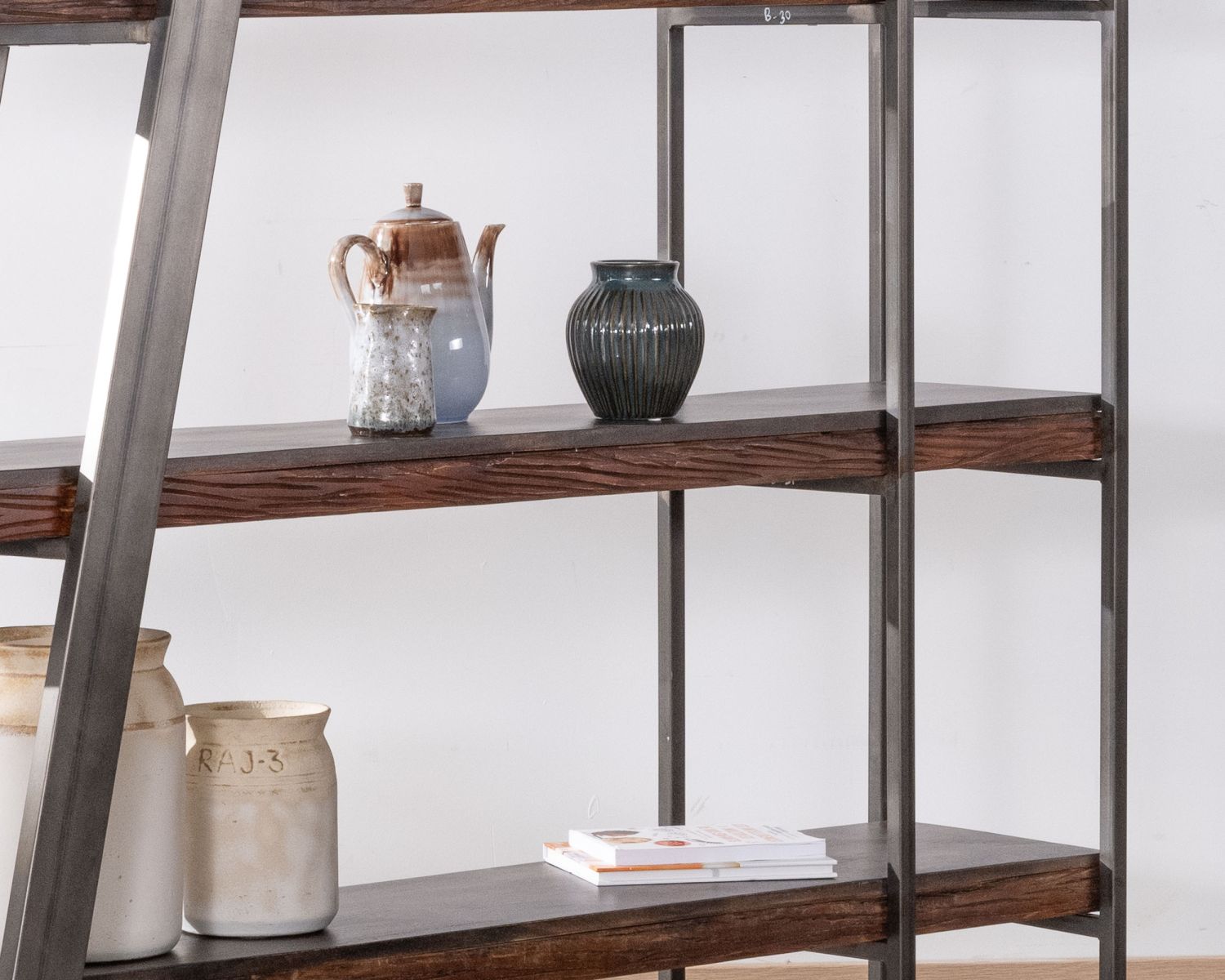Bibliothèque design épuré en acacia et métal "Crescendo" 4 niveaux