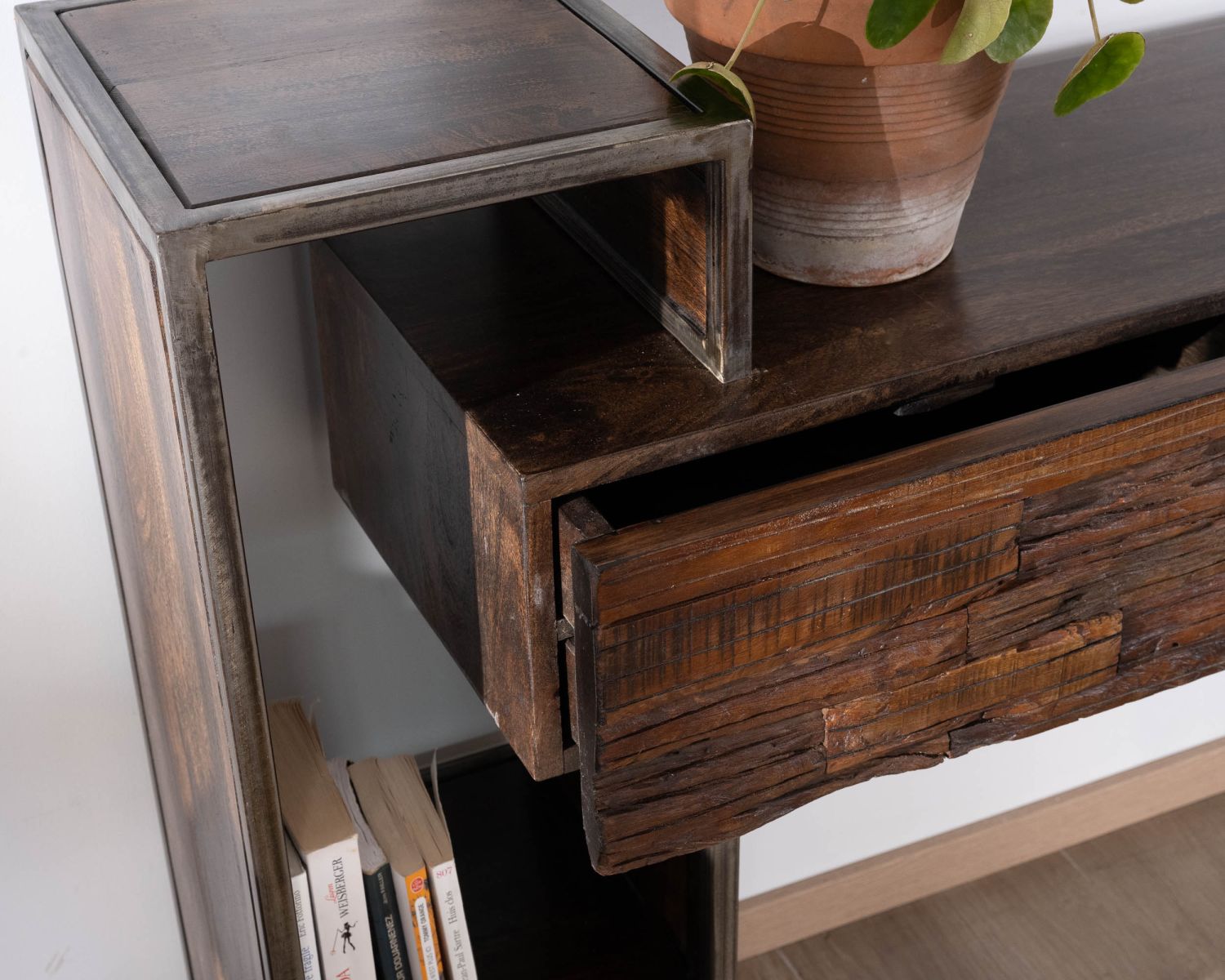 Console design et originale en bois et métal "Crescendo"