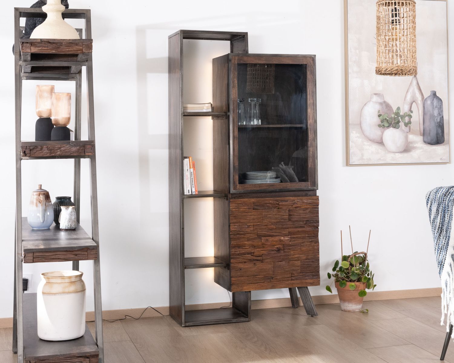 Rangement design en bois et métal "Crescendo" avec éclairage LEDs