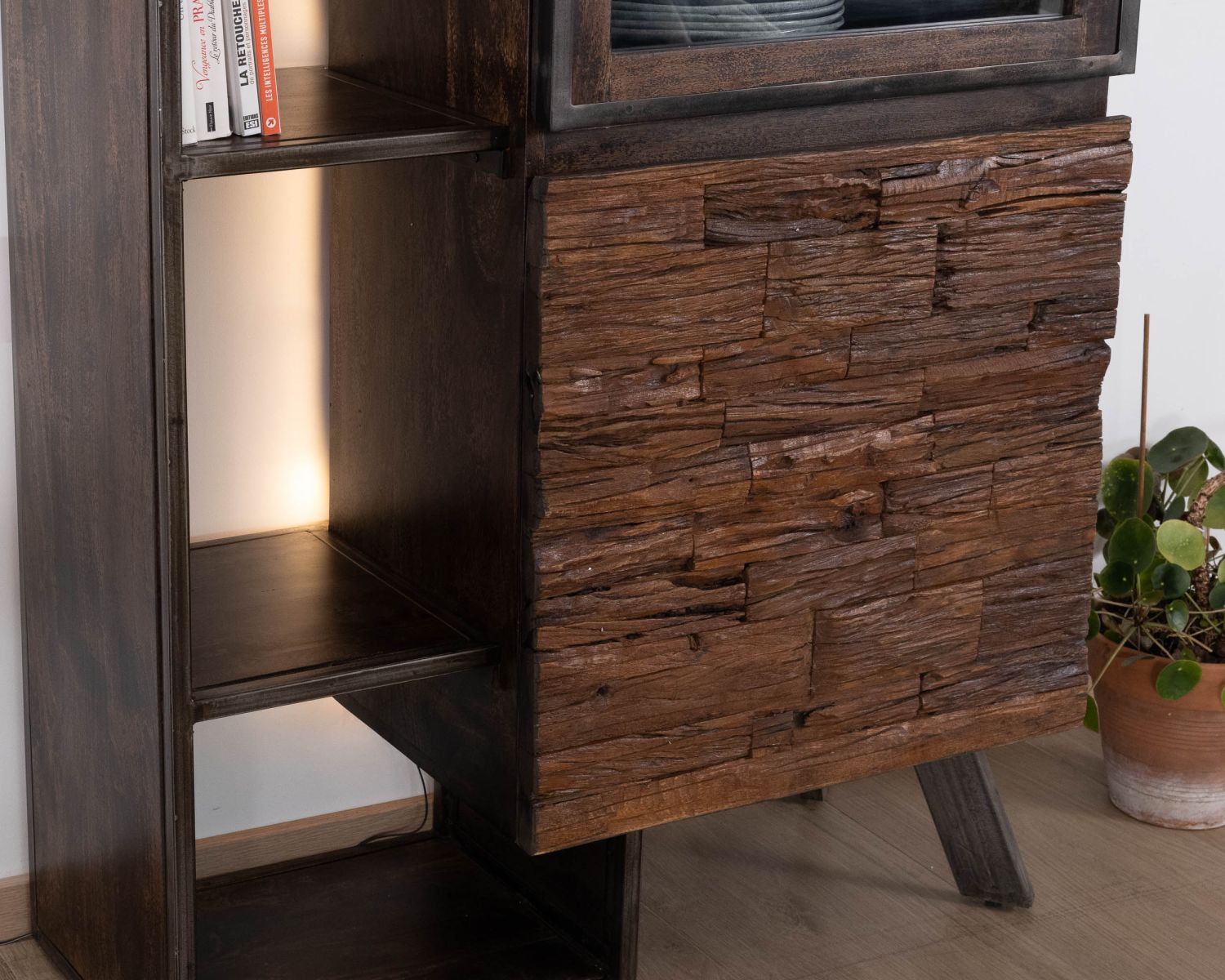 Rangement design en bois et métal "Crescendo" avec éclairage LEDs