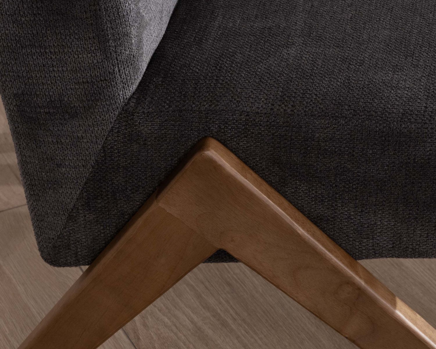 Fauteuil déco anthracite style rétro "Tolga" pieds boomerang