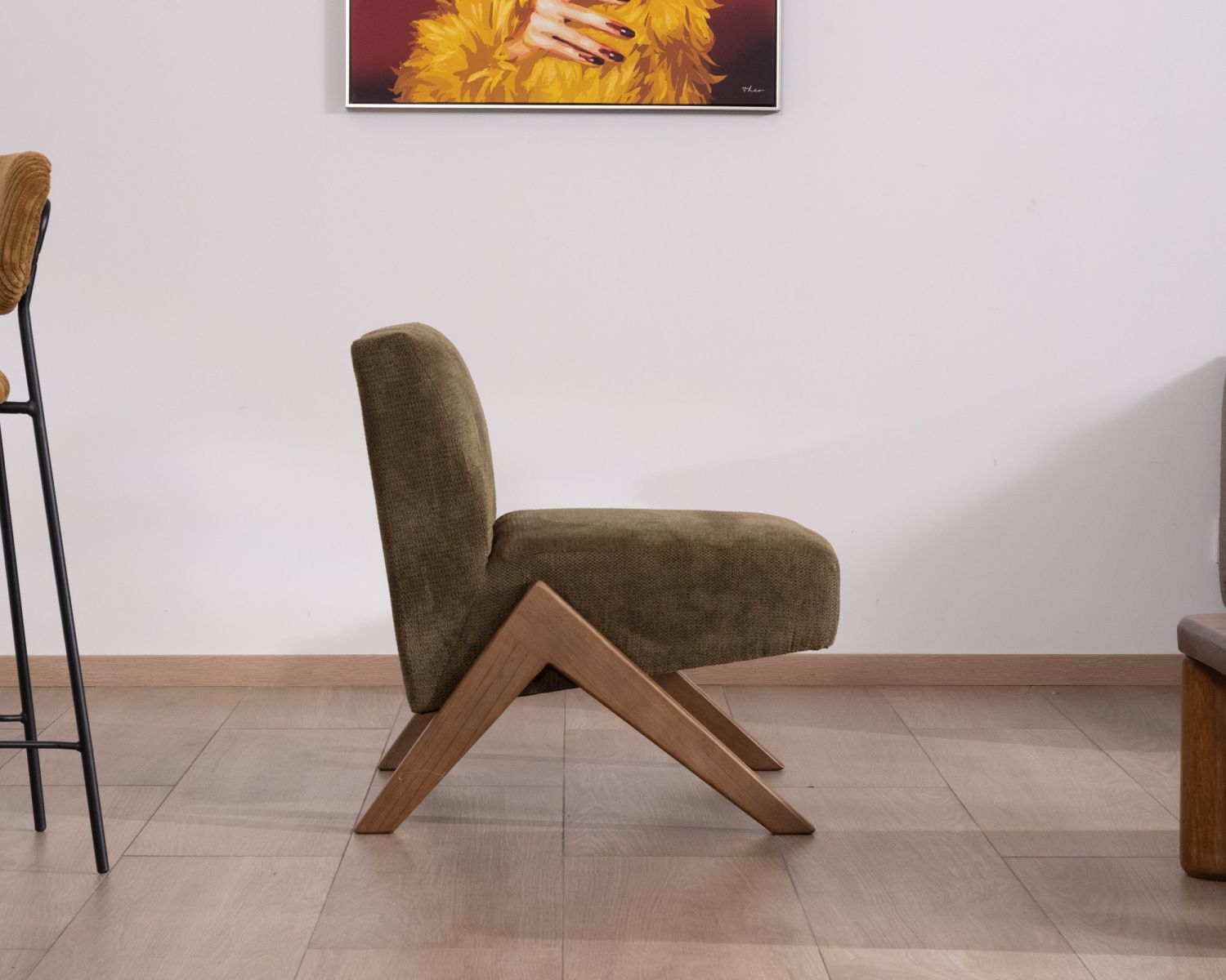 Fauteuil esprit vintage en tissu vert kaki clair "Tolga" pieds boomerang en bois