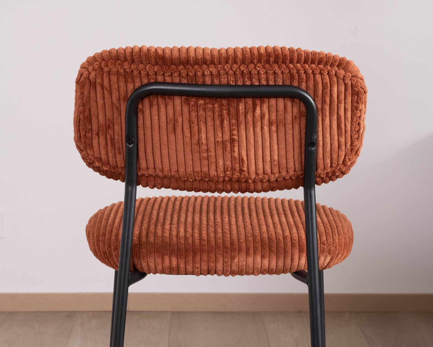 Lot de 4 chaises de bar en velours terracotta et pieds métal noir "Kulmino" style vintage 