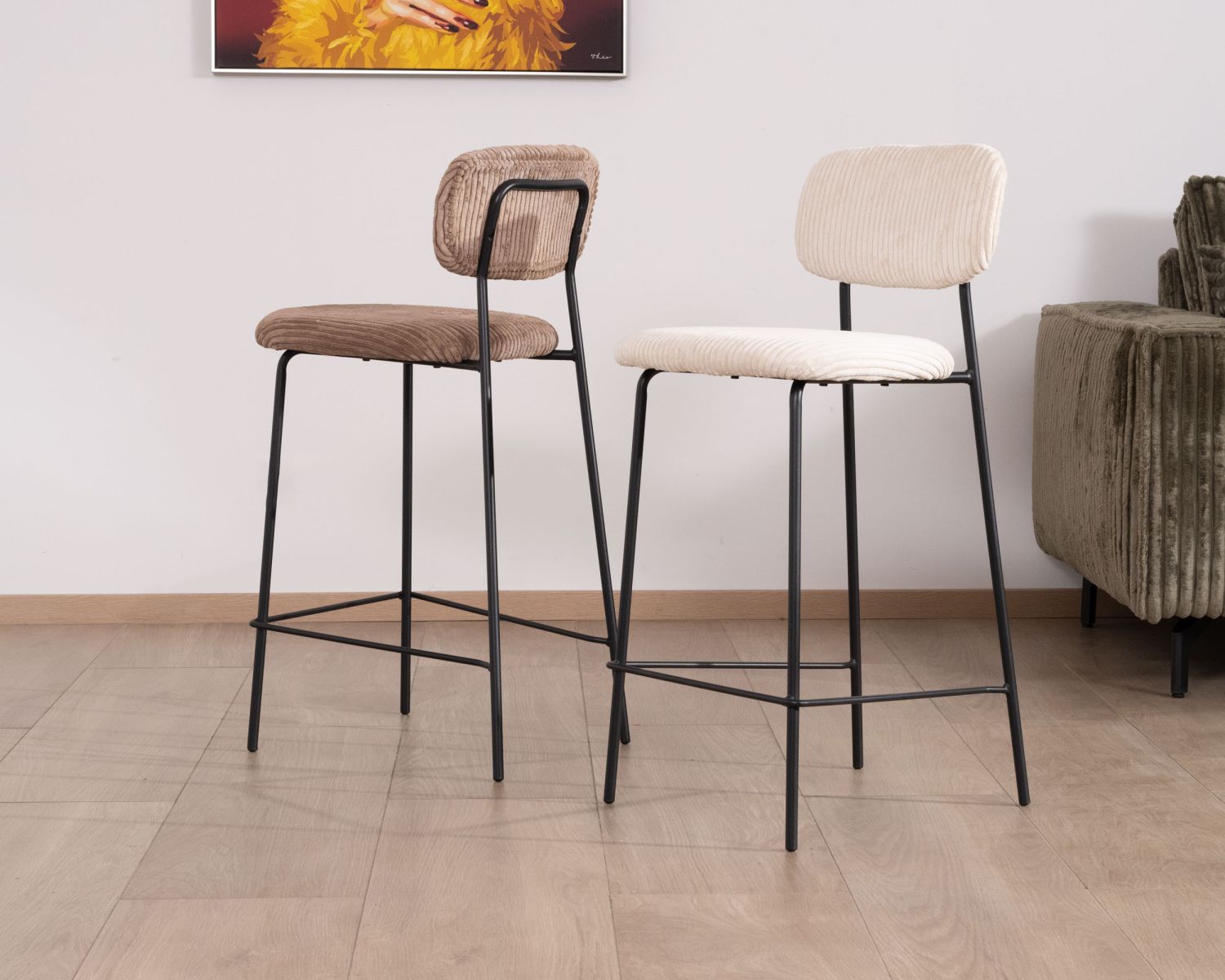 Lot de 4 chaises de bar style vintage en velours côtelé camel et pieds métal noir "Kulmino"