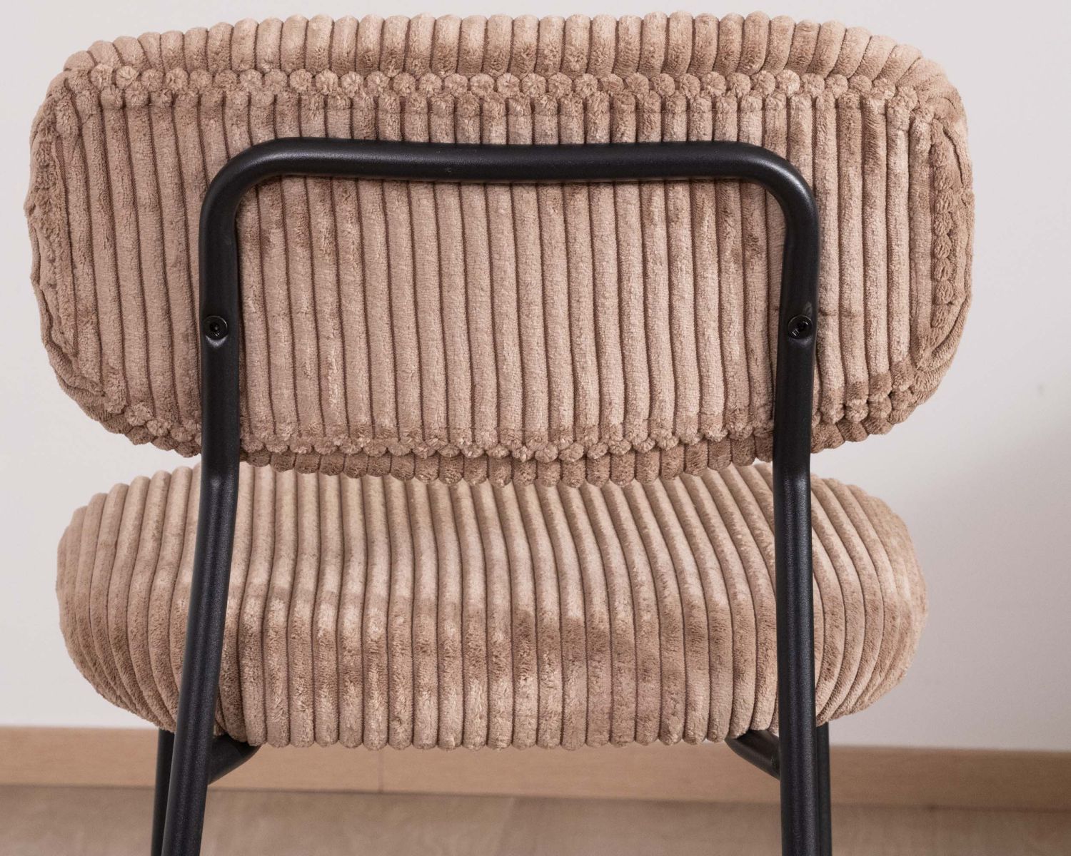 Lot de 4 chaises de bar style vintage en velours côtelé camel et pieds métal noir "Kulmino"