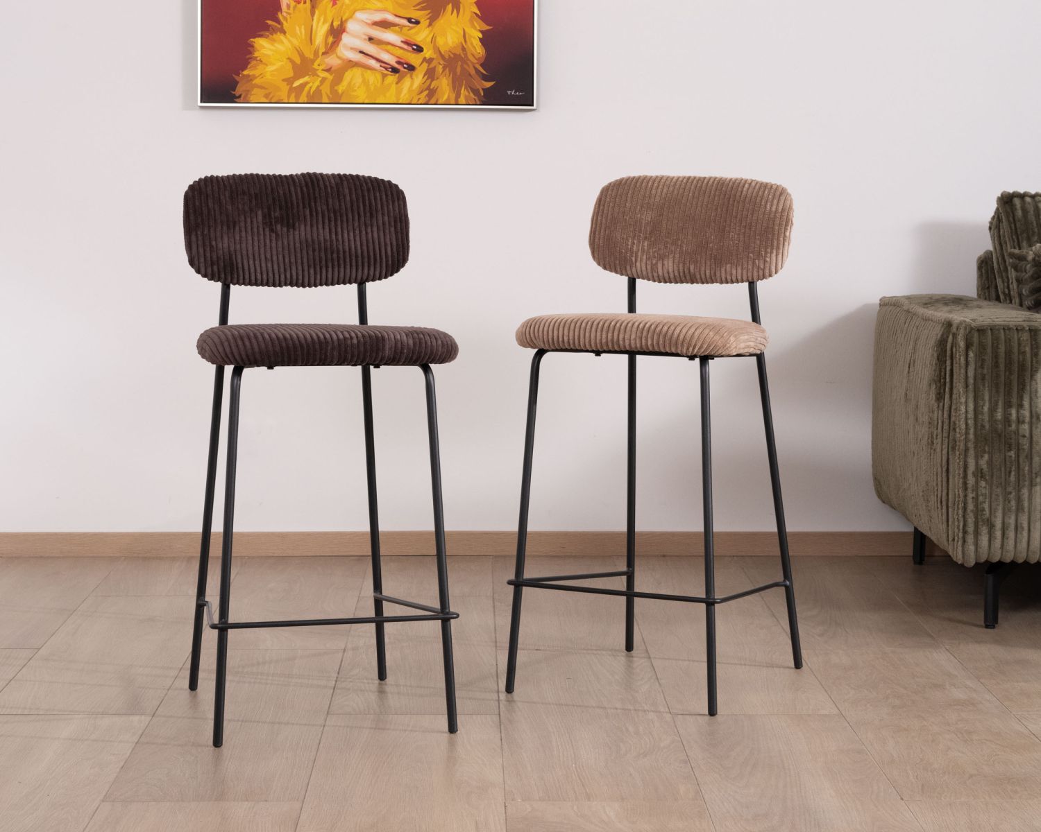 Lot de 4 chaises de bar style vintage en velours côtelé camel et pieds métal noir "Kulmino"