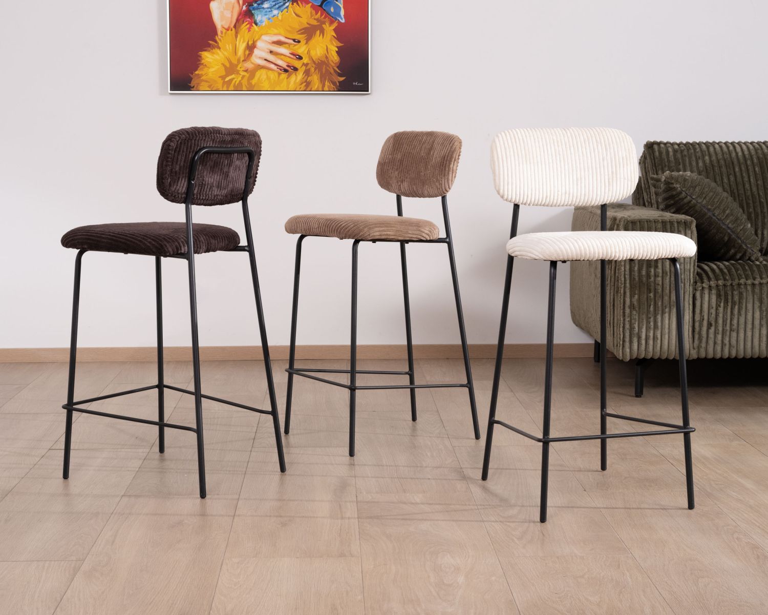 Lot de 4 chaises de bar style vintage en velours côtelé camel et pieds métal noir "Kulmino"