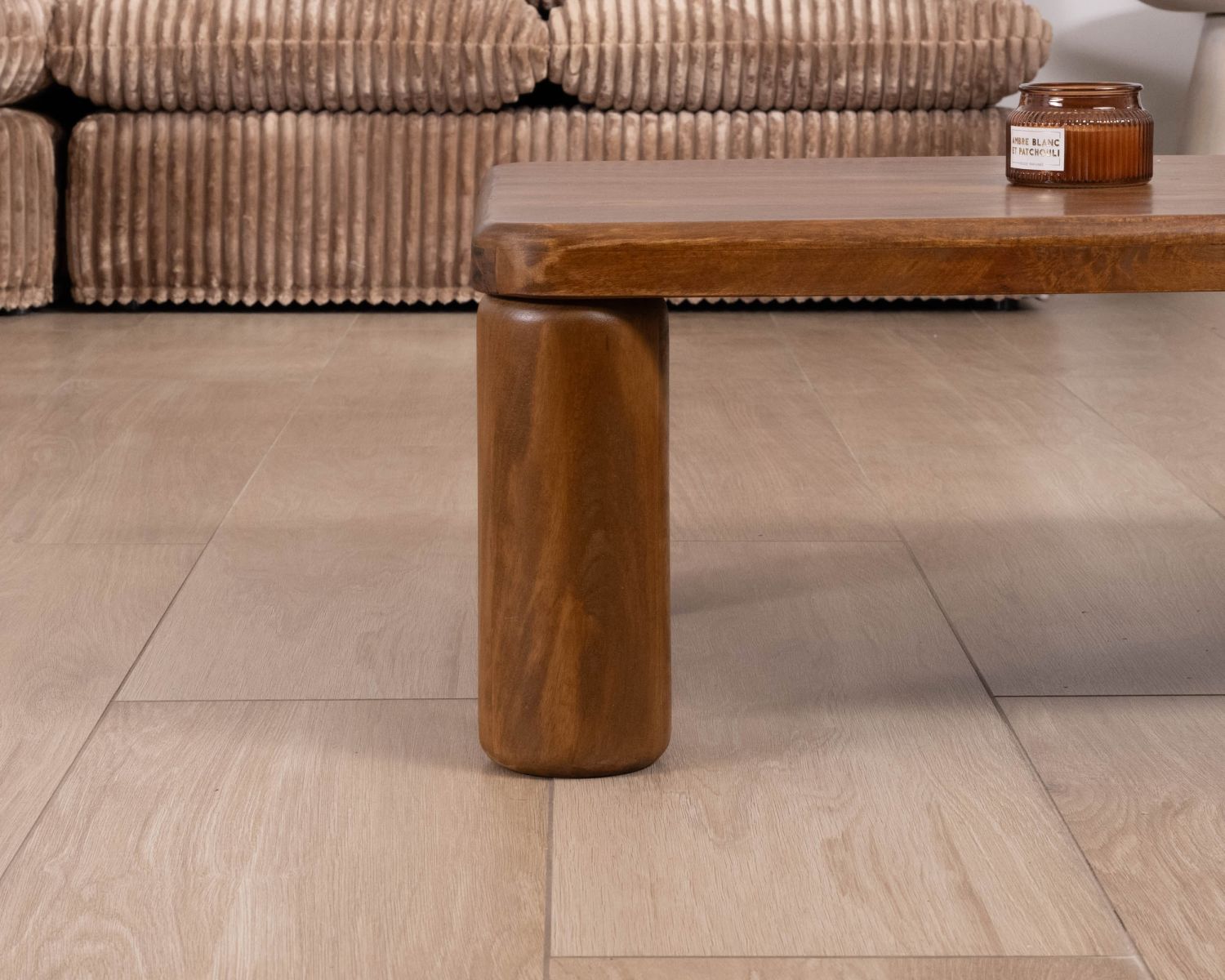 Table basse design épuré avec pieds ronds "Padouk" en manguier massif