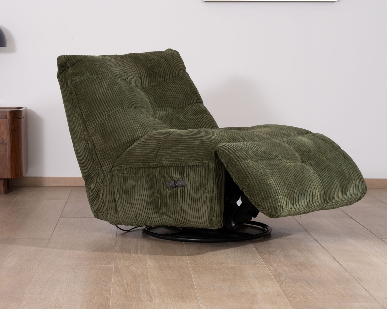 Fauteuil relax esprit cosy en velours côtelé vert "Cascada" avec inclinaison électrique