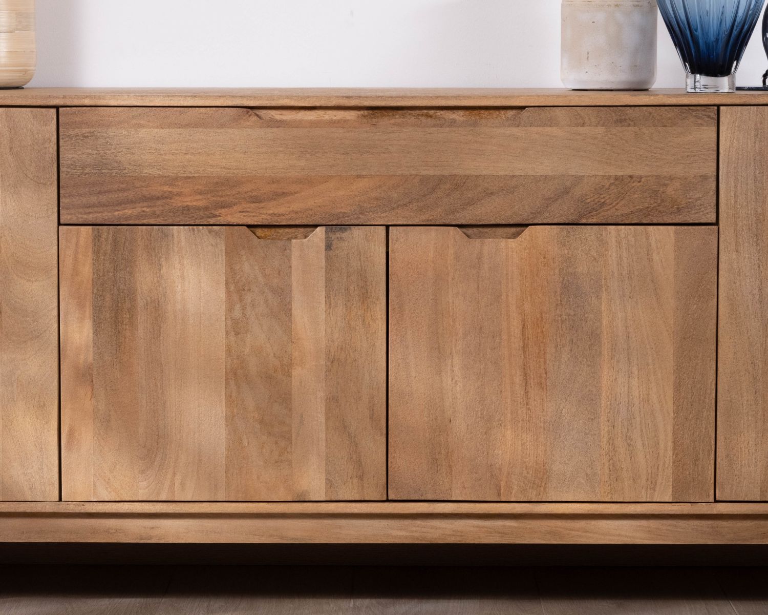 Enfilade 4 portes 200 cm en manguier teinte noyer clair "Elyka" style scandinave