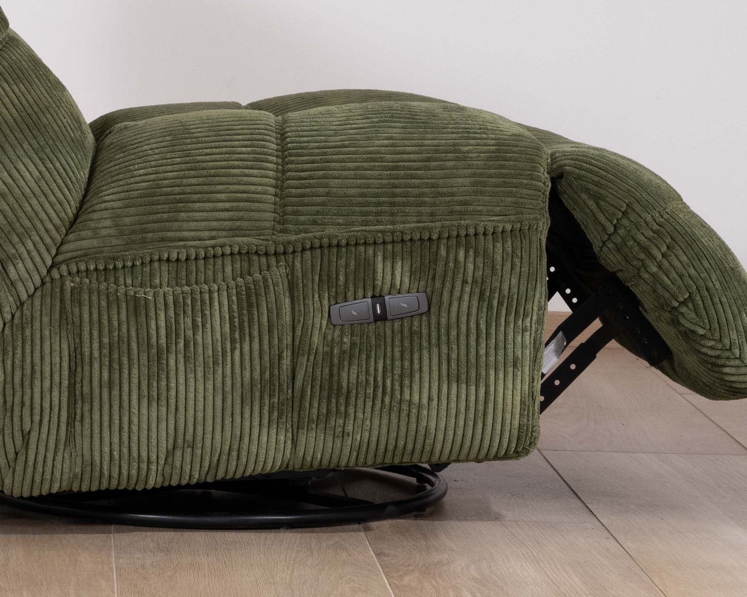 Fauteuil relax esprit cosy en velours côtelé vert "Cascada" avec inclinaison électrique