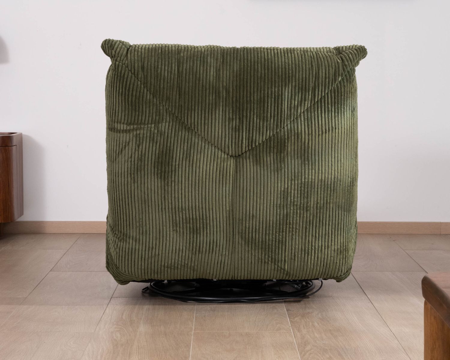 Fauteuil relax esprit cosy en velours côtelé vert "Cascada" avec inclinaison électrique