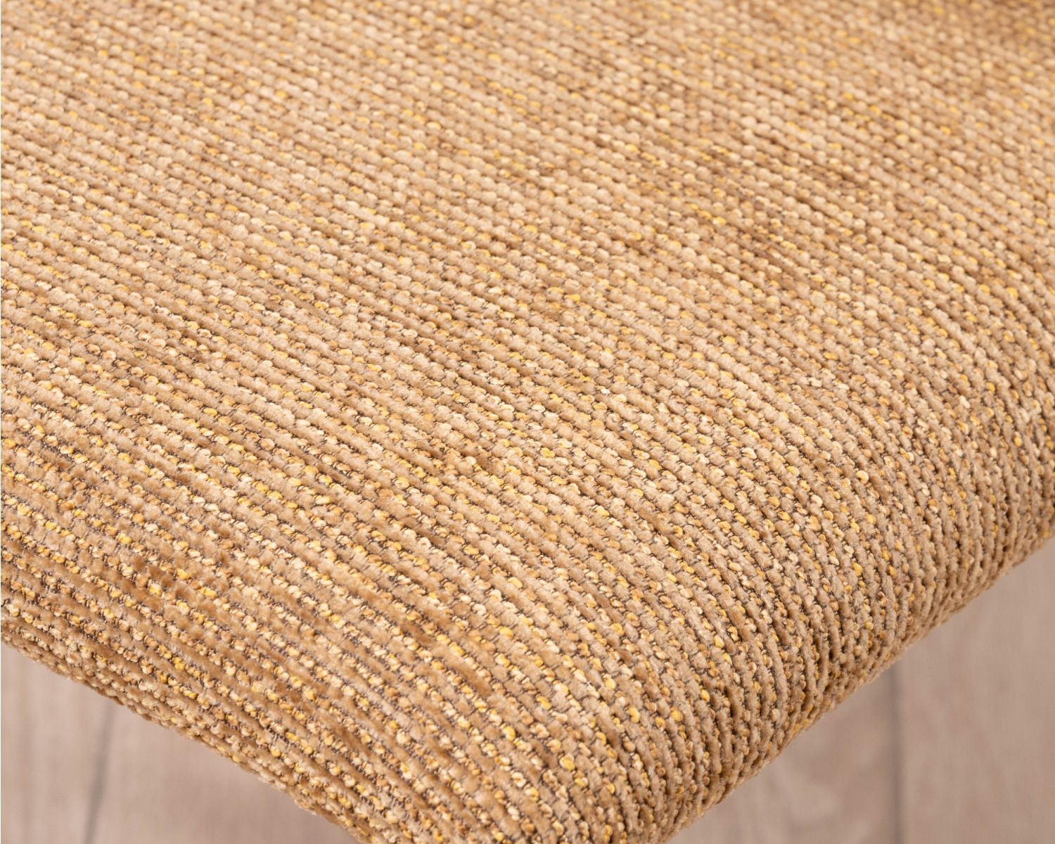 Lot de 4 chaises de repas revêtement intégral en tissu jaune doré “Otto” esprit design