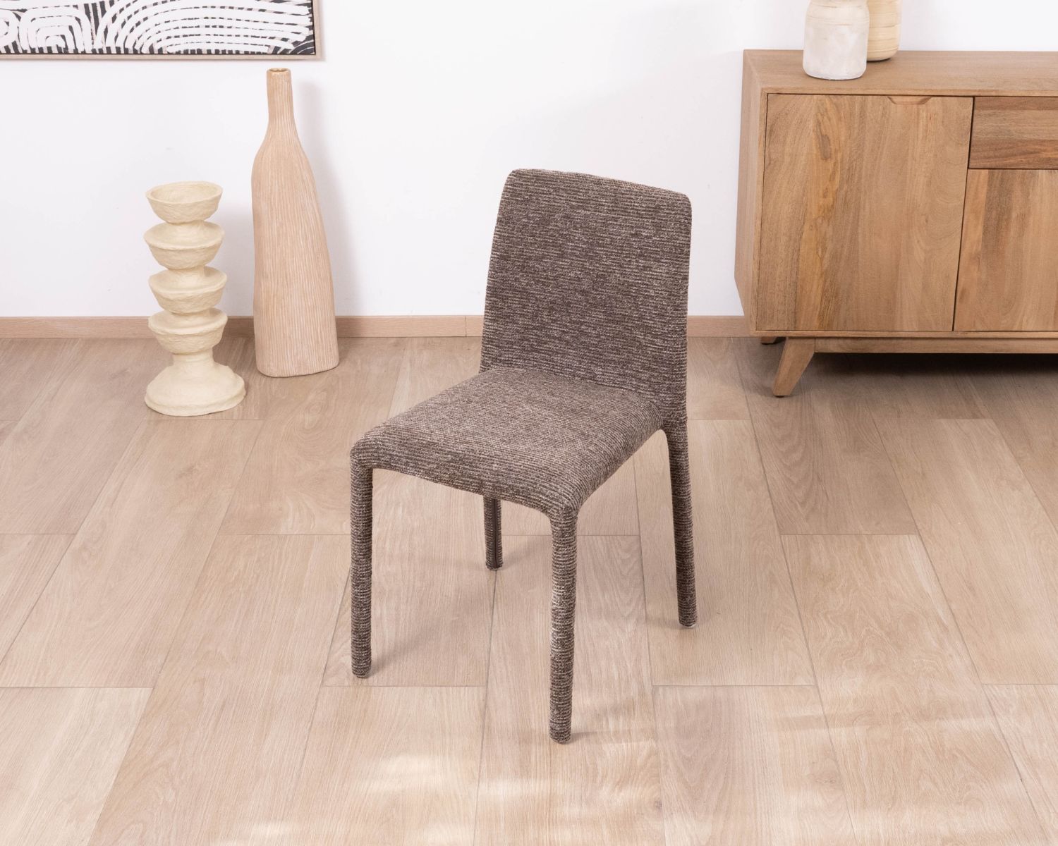 Lot de 4 chaises de repas contemporaines en tissu cacao tramé “Otto” revêtement intégral et lignes épurées