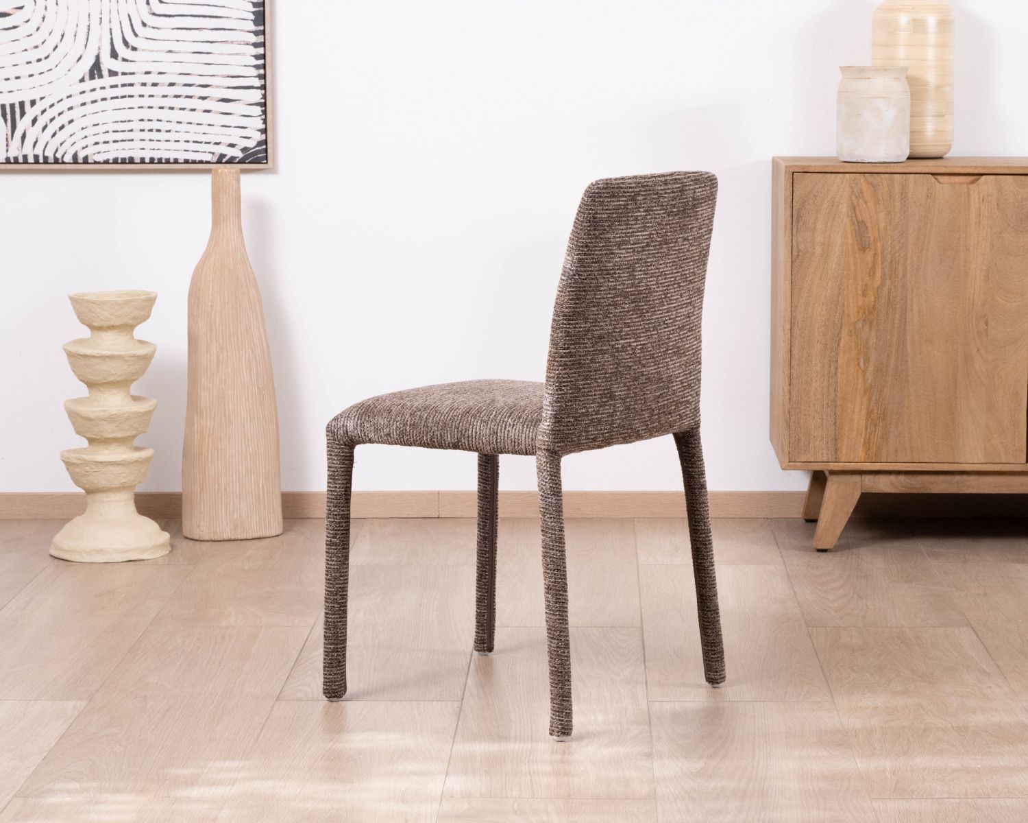 Lot de 4 chaises de repas contemporaines en tissu cacao tramé “Otto” revêtement intégral et lignes épurées