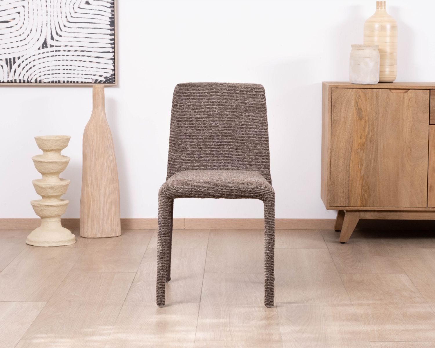 Lot de 4 chaises de repas contemporaines en tissu cacao tramé “Otto” revêtement intégral et lignes épurées