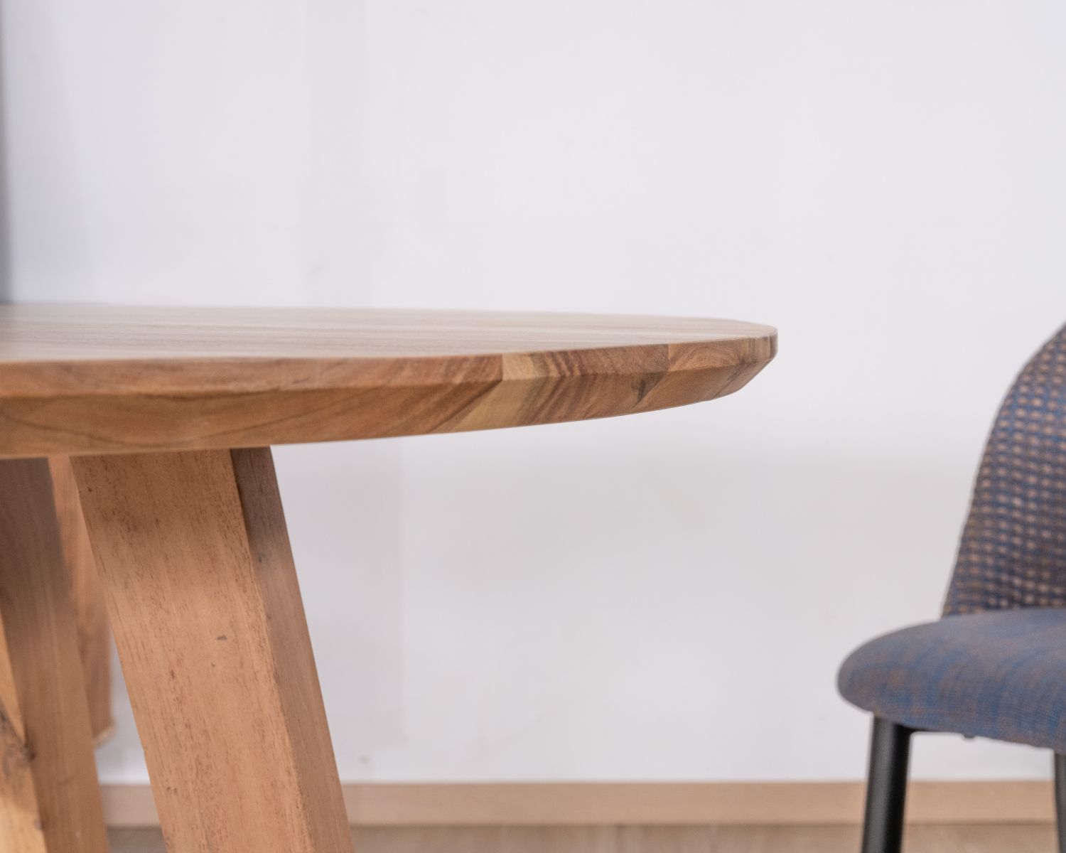 Table ronde en acacia style rétro "Boomer" diamètre 100 cm