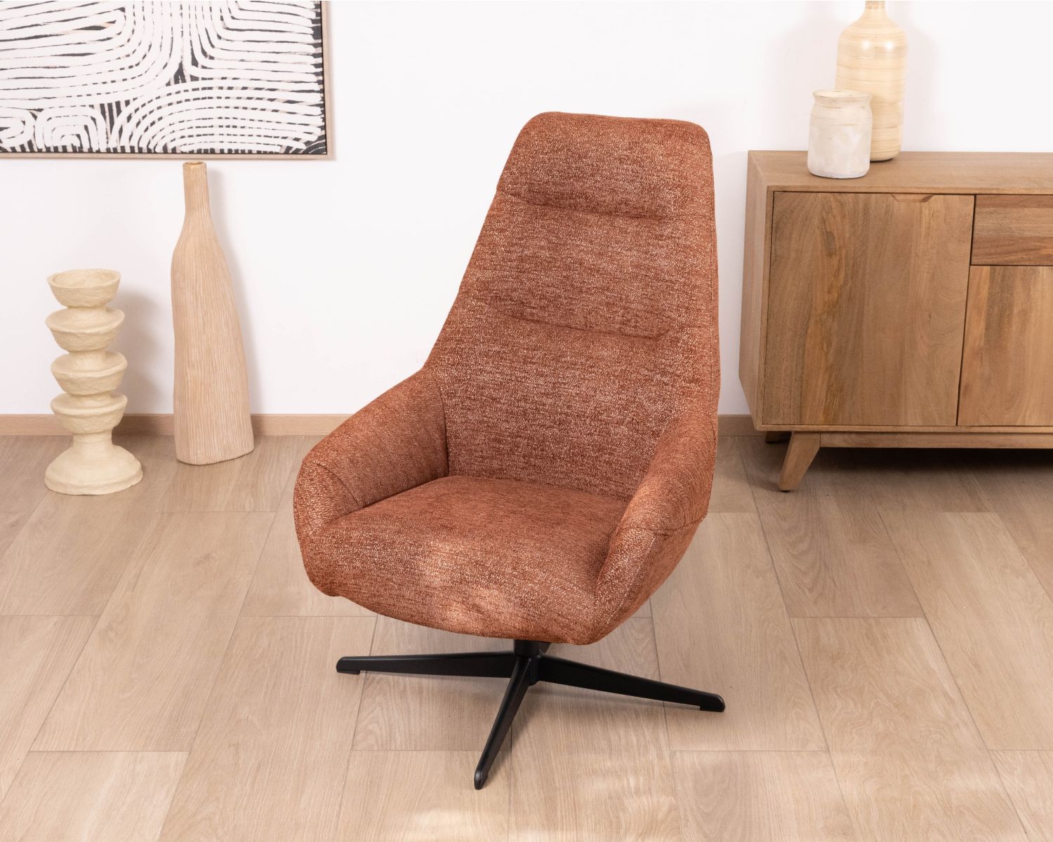 Fauteuil pivotant et inclinable “Mado” en tissu bouclette terracotta, silhouette organique