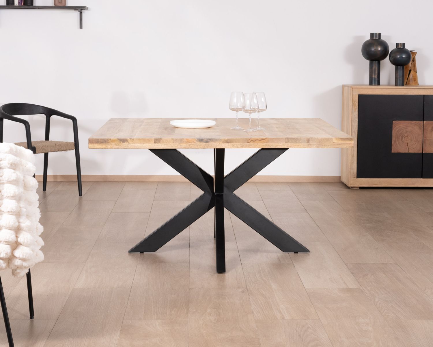 Table de repas industrielle carrée 150x150cm métal et bois "Caractère"