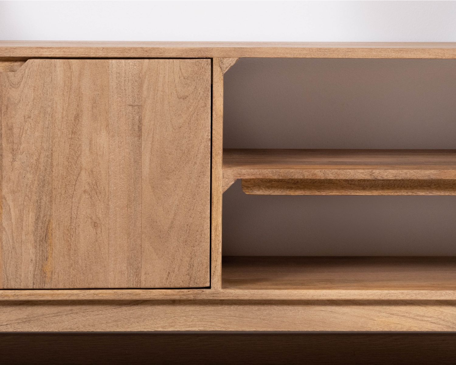 Meuble TV 170 cm en manguier massif  style scandinave "Elyka" avec double porte et niches