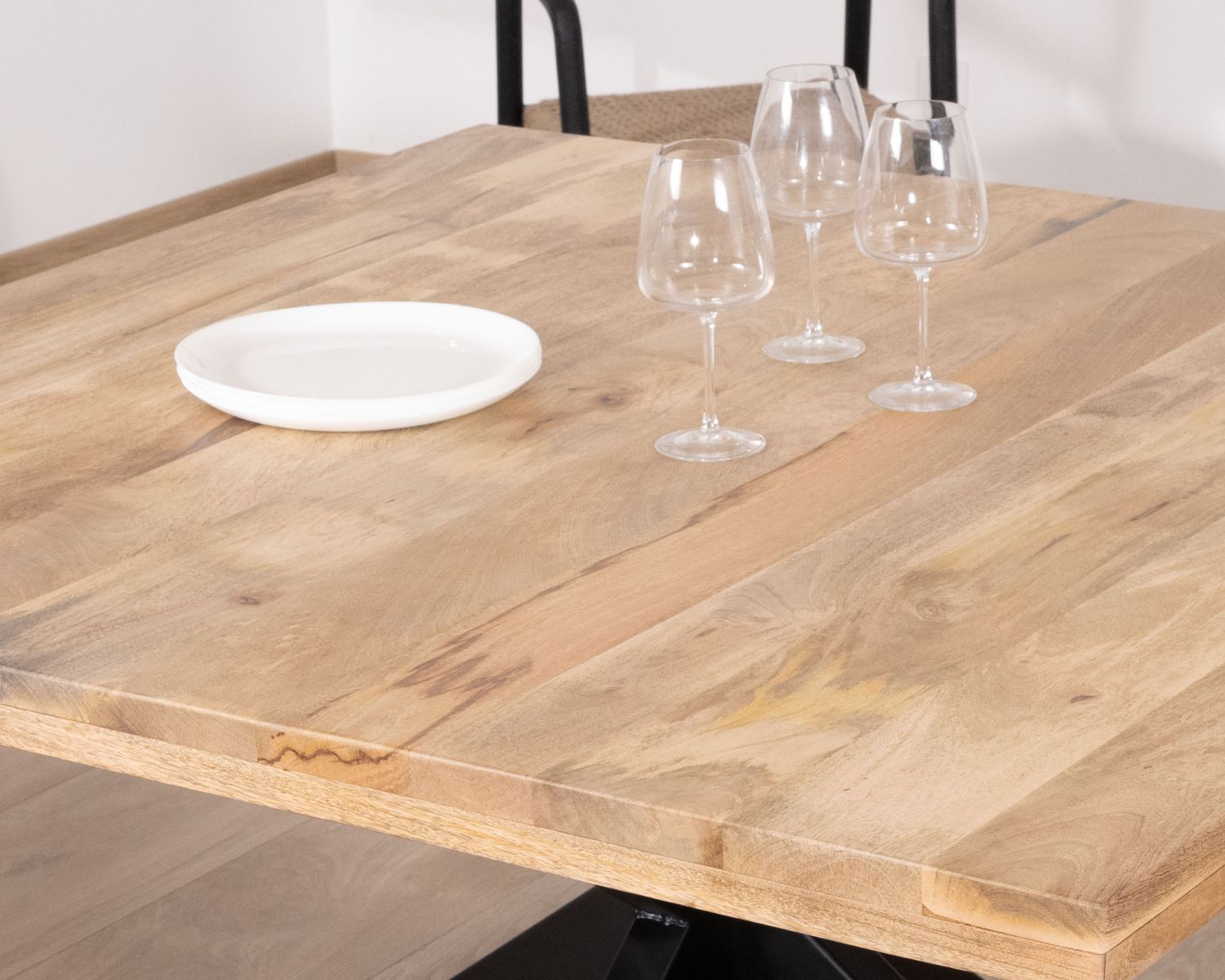 Table à manger carrée 140x140cm bois et métal industriel "Caractère"