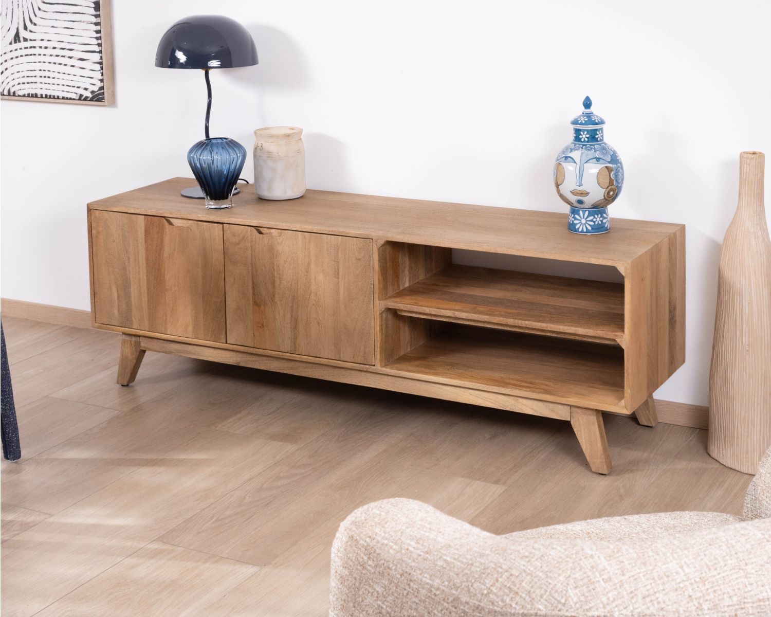 Meuble TV 170 cm en manguier massif  style scandinave "Elyka" avec double porte et niches