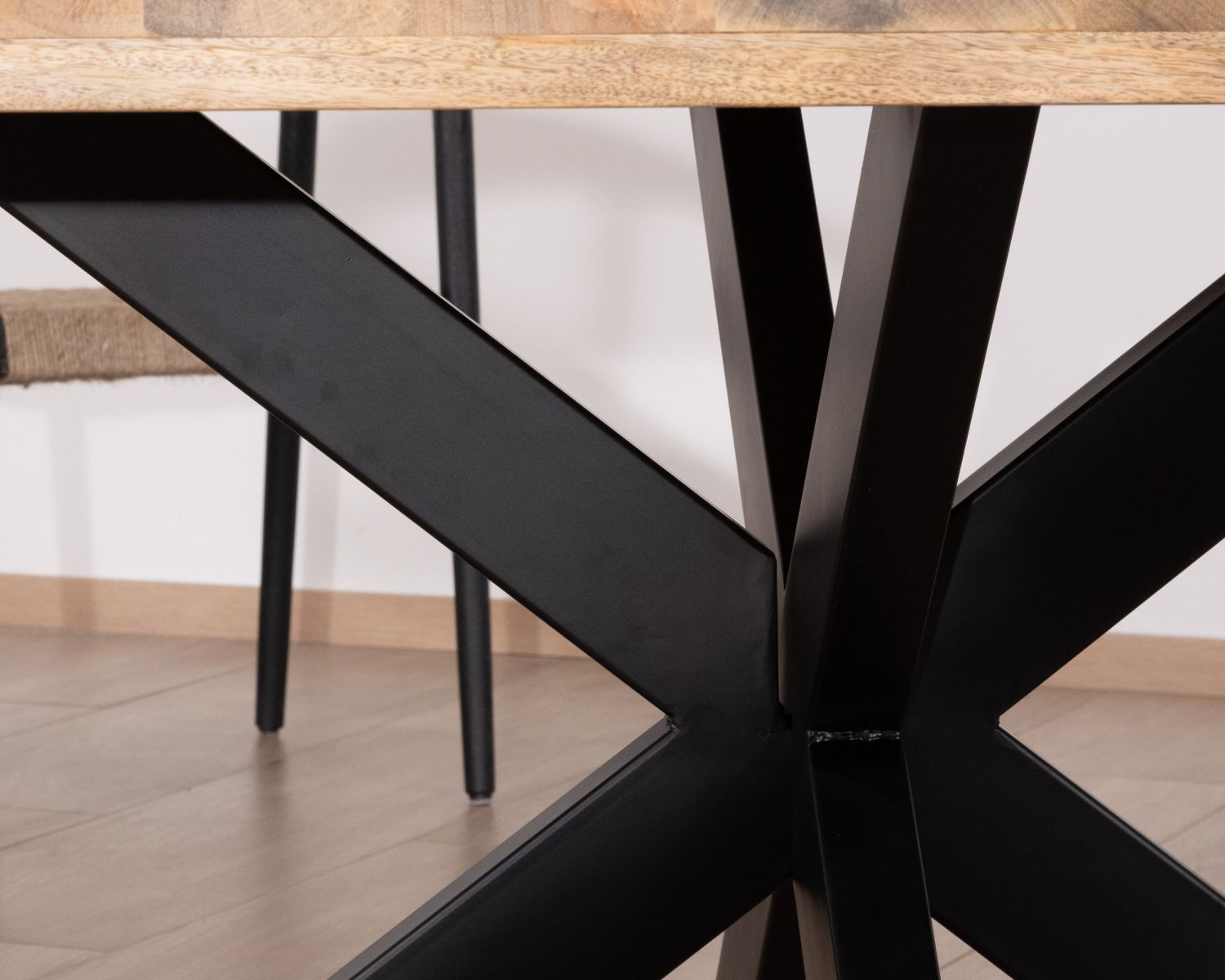 Table à manger carrée 140x140cm bois et métal industriel "Caractère"