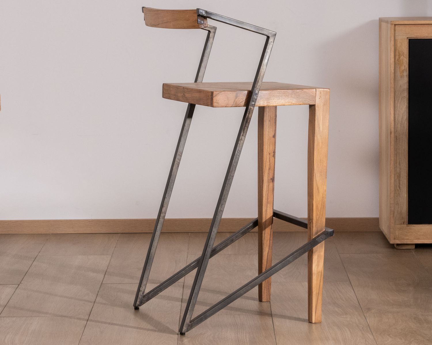 Lot de 2 chaises de bar ultra design en métal et acacia "Elki"