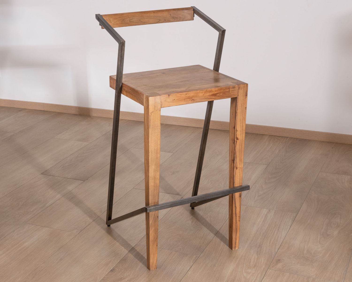 Lot de 2 chaises de bar ultra design en métal et acacia "Elki"