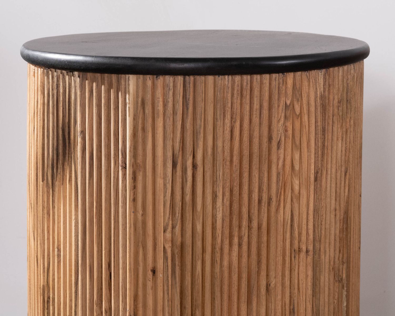Tabouret cannelé bicolore en acacia finition huilée "Boogie" style vintage