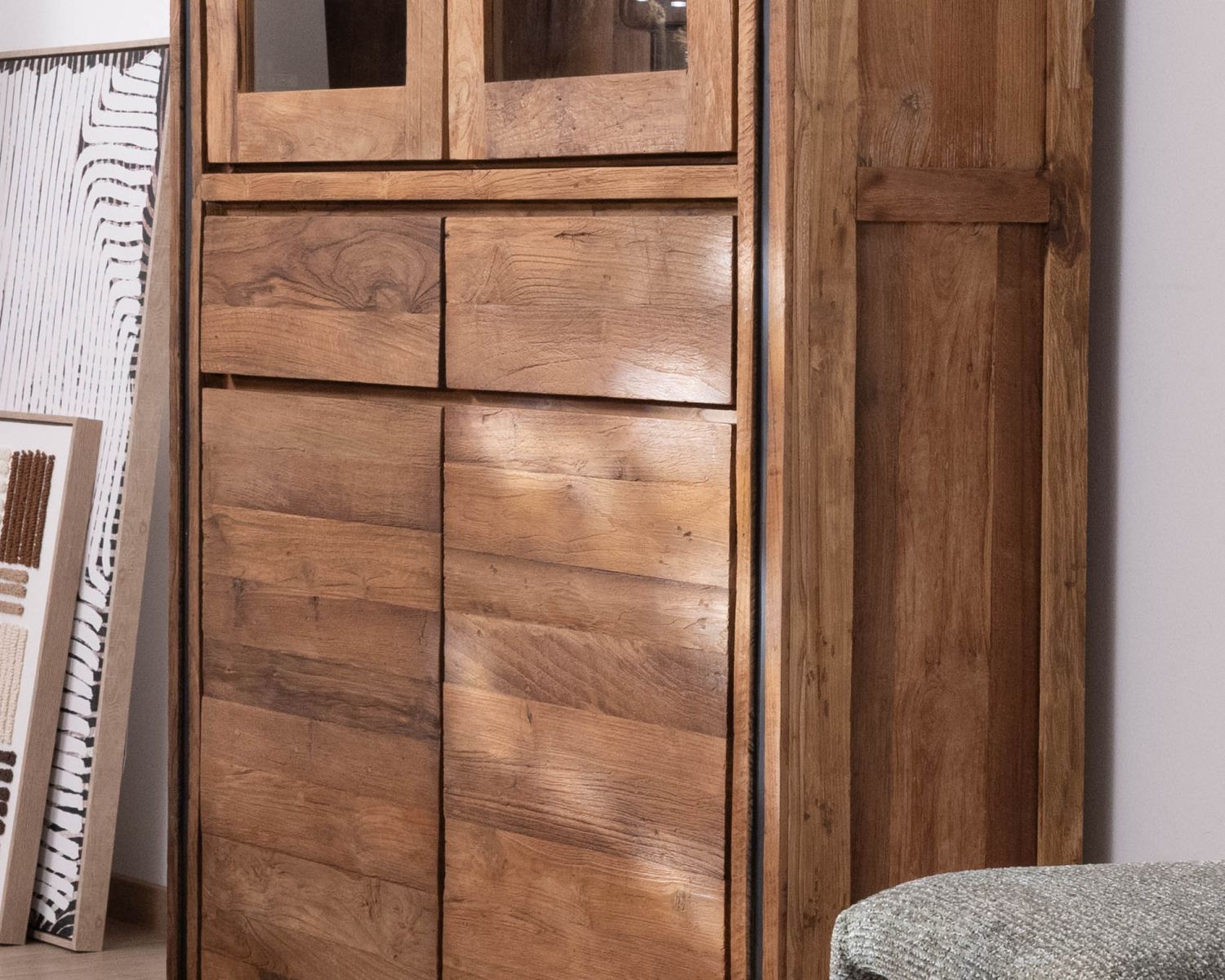 Vaisselier contemporain en teck recyclé et portes vitrées "Kayoa"