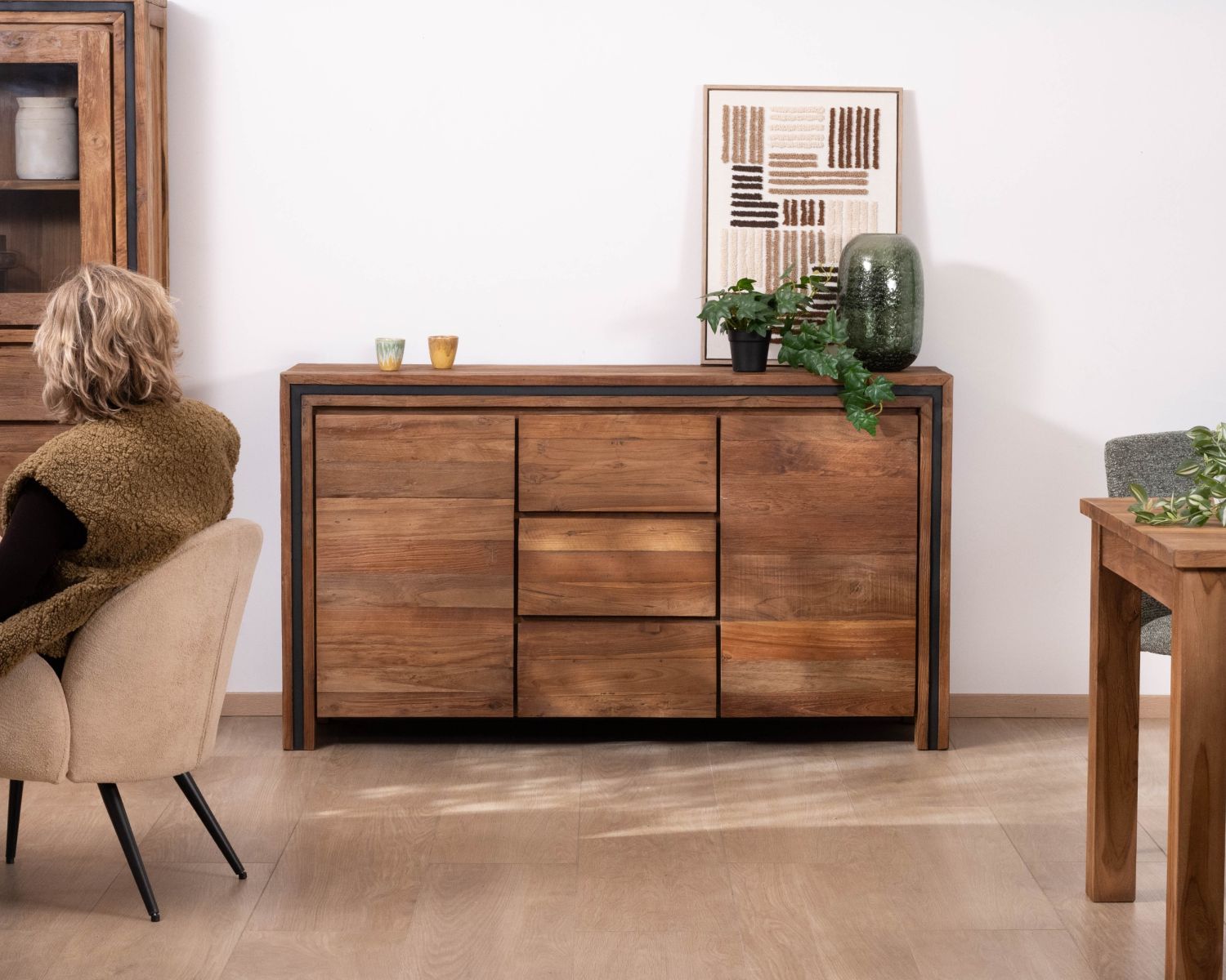 Buffet graphique 2 portes en bois recyclé de teck "Kayoa" style contemporain