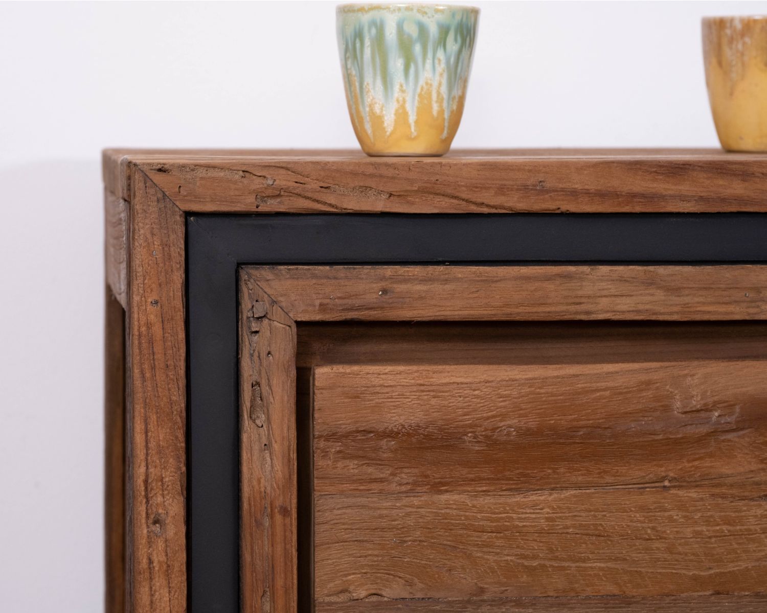 Buffet graphique 2 portes en bois recyclé de teck "Kayoa" style contemporain