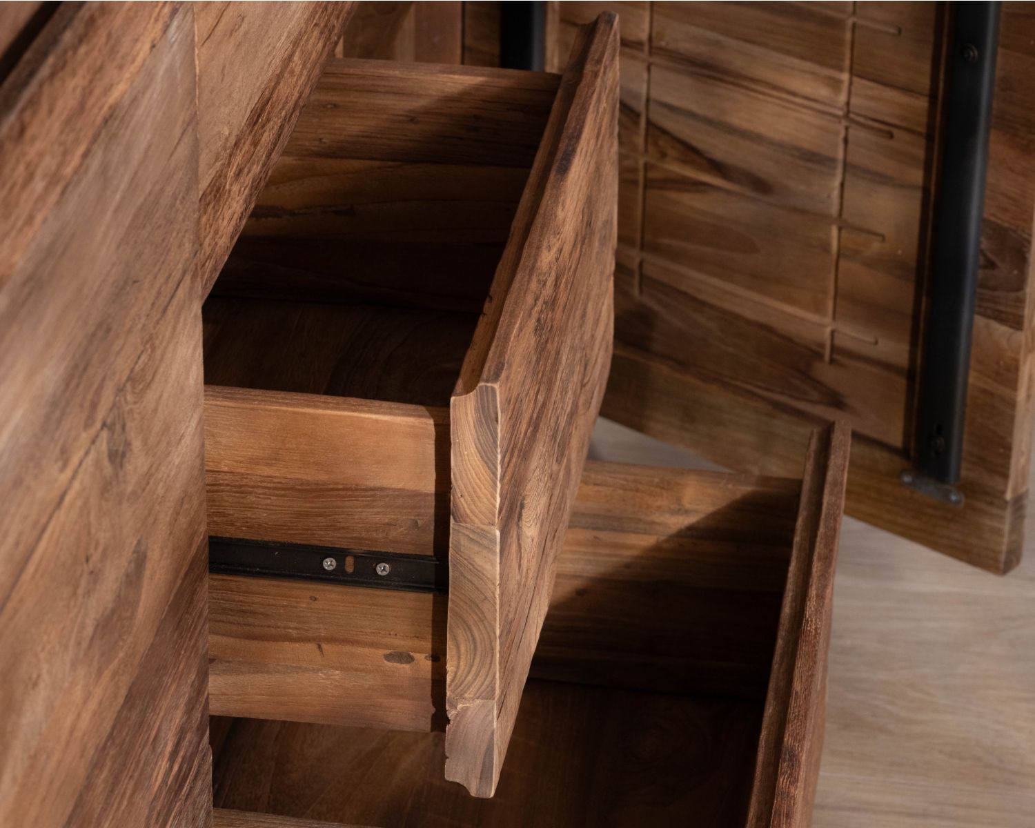Enfilade 3 portes "Kayoa" en teck massif esprit campagne chic et naturel