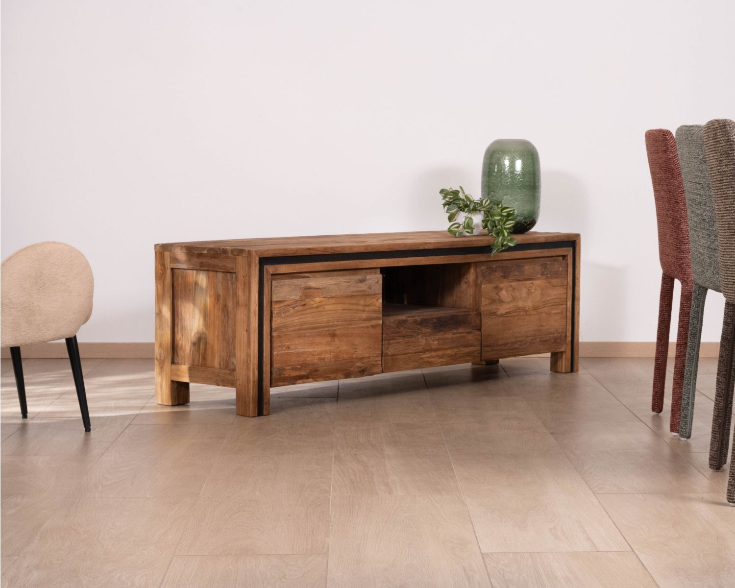 Meuble TV contemporain en teck 160 cm design graphique “Kayoa”