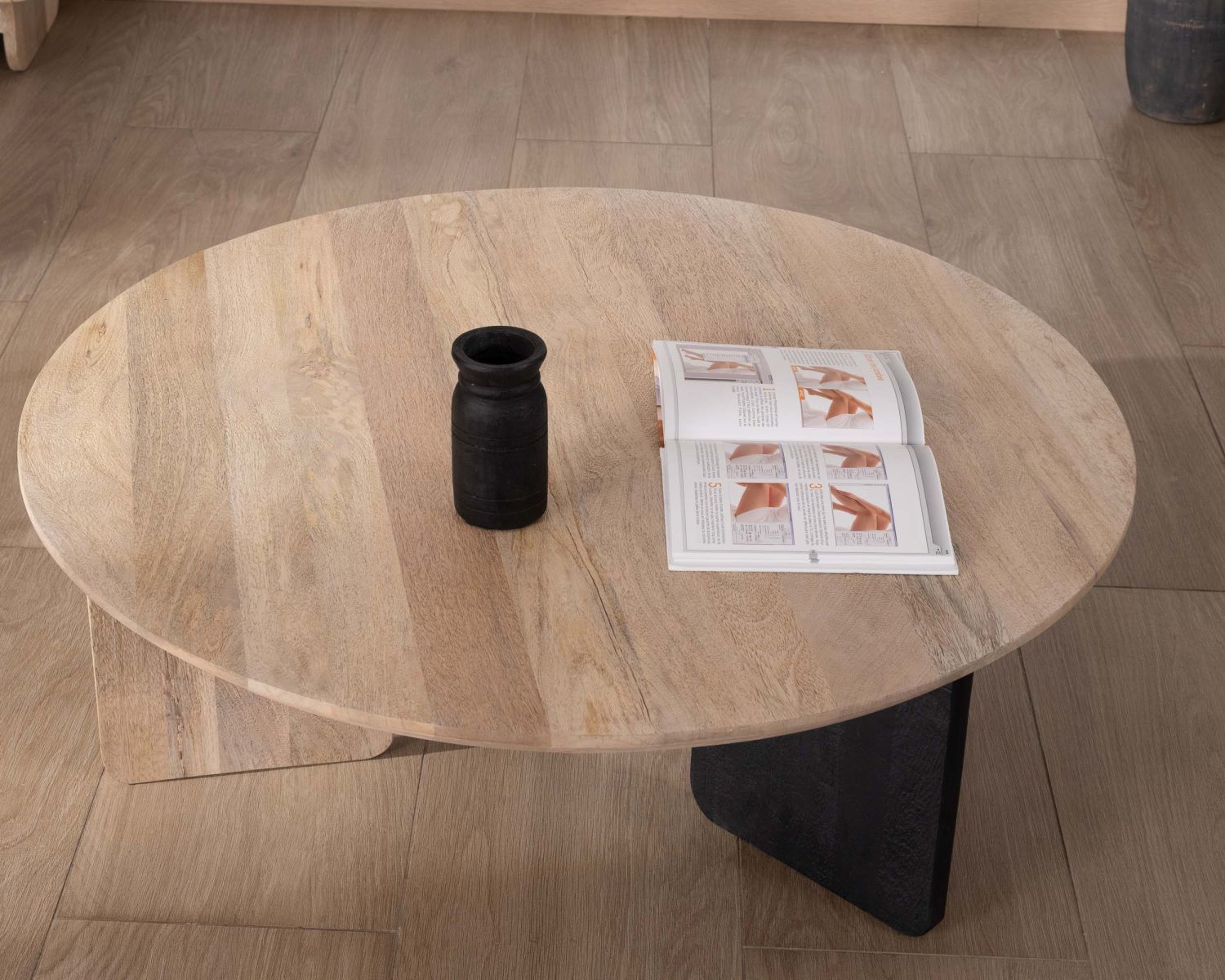 Table de salon ronde style épuré "Jappy" 1 pied noir